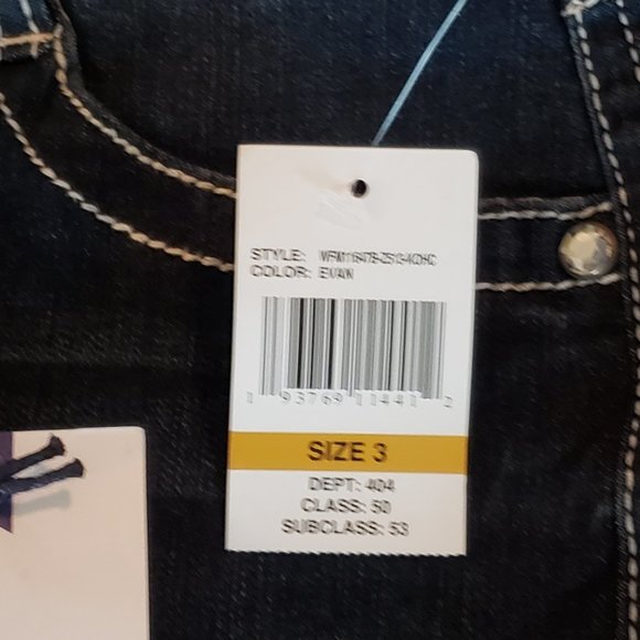 Wallflower Juniors Luscious Curvy Fit Bootcut Jeans - Picture 6 of 7